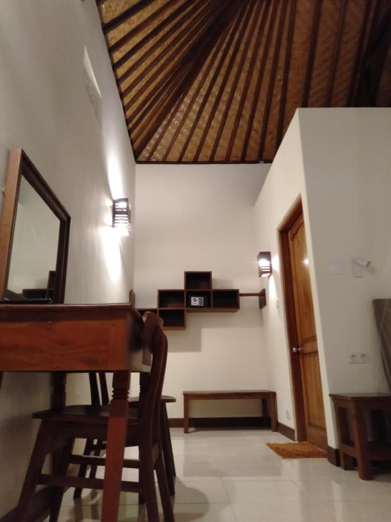 Batu Ampar Menjangan Hotel Banyuwedang Luaran gambar