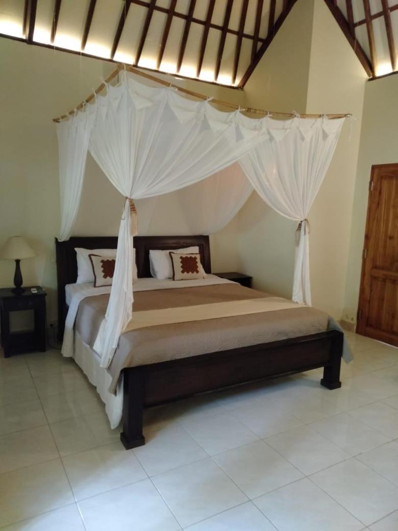 Batu Ampar Menjangan Hotel Banyuwedang Luaran gambar