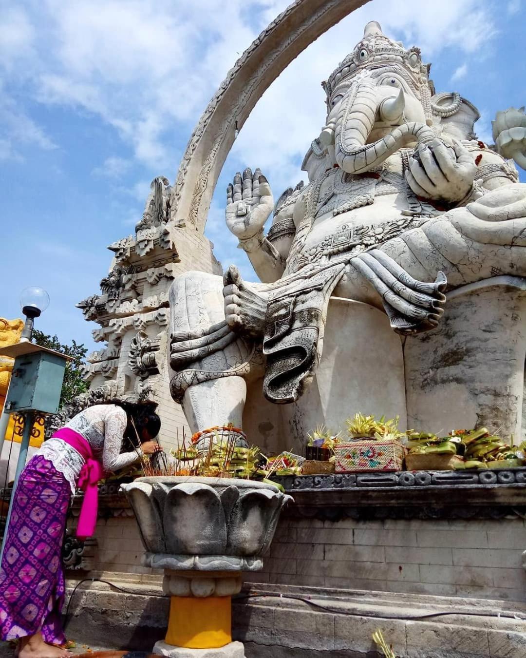 Batu Ampar Menjangan Hotel Banyuwedang Luaran gambar
