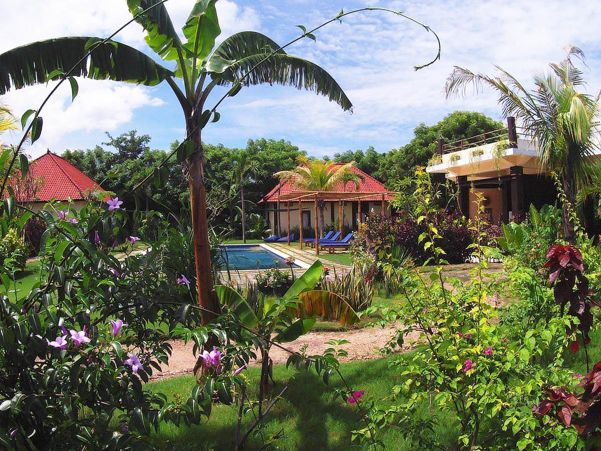 Batu Ampar Menjangan Hotel Banyuwedang Luaran gambar