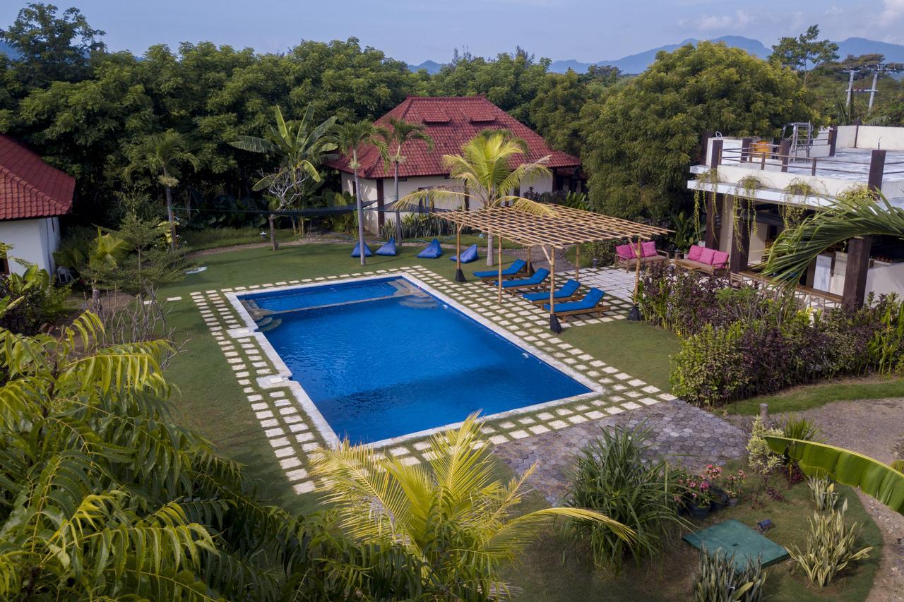Batu Ampar Menjangan Hotel Banyuwedang Luaran gambar